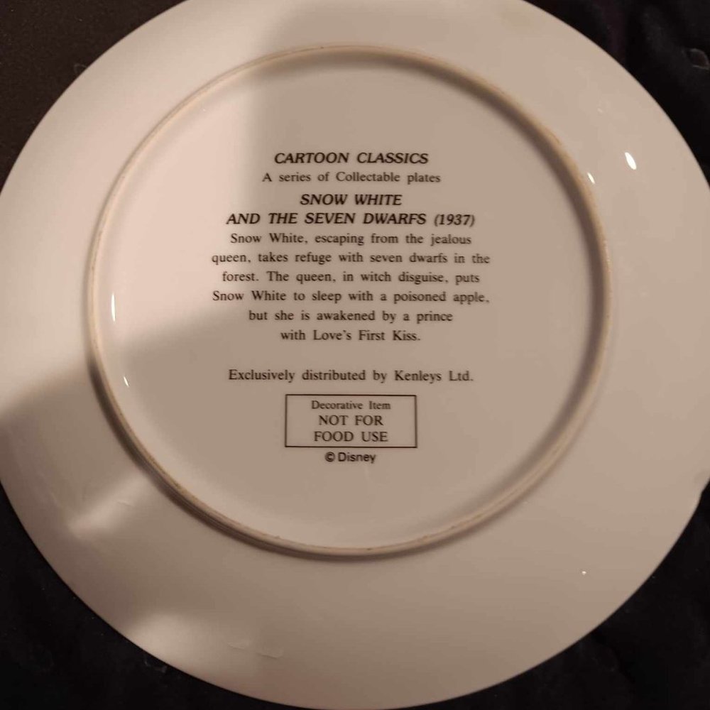 Snow white collectable plate